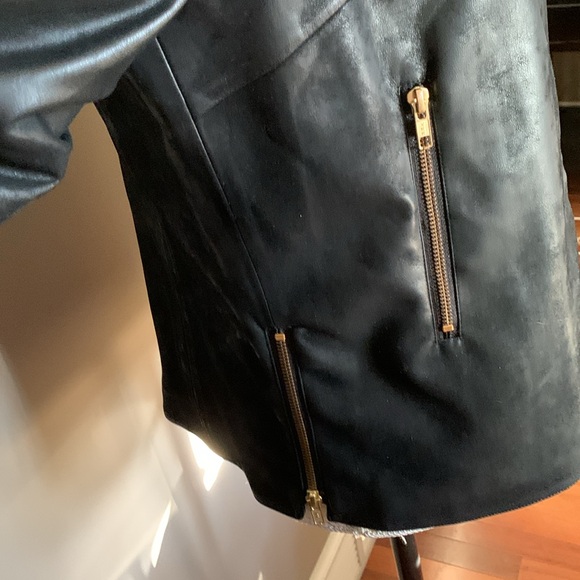 Charcoal colored leather jacket. Zippers on sleeves pockets and sides. No damage - Picture 5 of 12